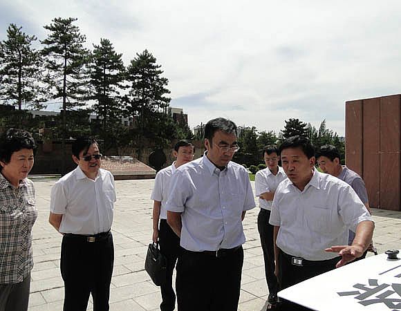 呂洪濤董事長現(xiàn)場解說移動警務室細節(jié)