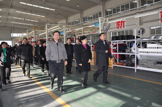 市政協(xié)主席王華清、副市長(zhǎng)蔣文紅一行領(lǐng)導(dǎo)到河北新宇宙視察指導(dǎo)