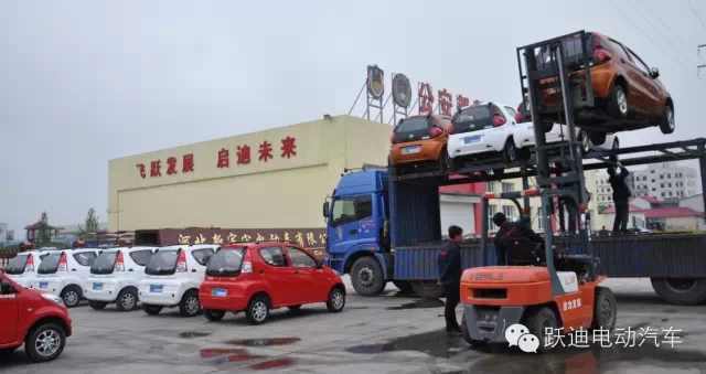 躍迪人冒雨檢測發(fā)車甘肅，第一時間保證躍迪電動汽車市場供應(yīng)