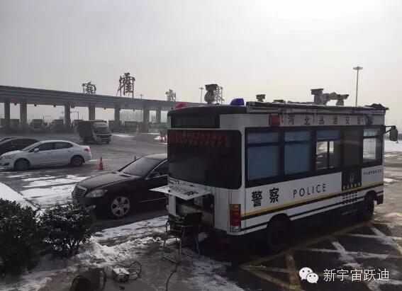 躍迪移動警務室執(zhí)勤于霍寨收費站—為環(huán)保交通事業(yè)做貢獻
