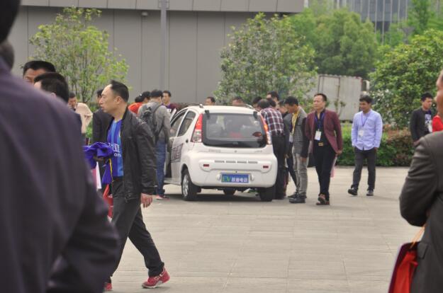 躍迪汽車強(qiáng)勢登錄南京新能源汽車展，引領(lǐng)行業(yè)發(fā)展新軌道