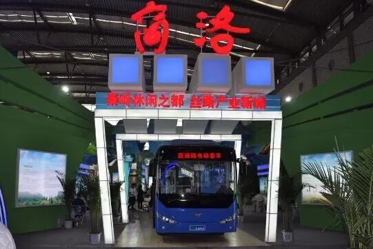 躍迪新能源電動(dòng)客車閃亮亮相2016絲博會(huì)暨第二十屆西洽會(huì)