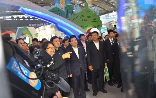 躍迪新能源電動(dòng)客車閃亮亮相2016絲博會(huì)暨第二十屆西洽會(huì)