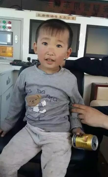 貪玩幼童上高速—躍迪移動(dòng)警務(wù)室助力，熱心民警忙尋親
