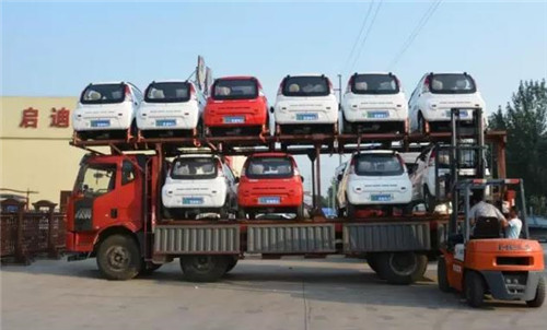 電動轎車