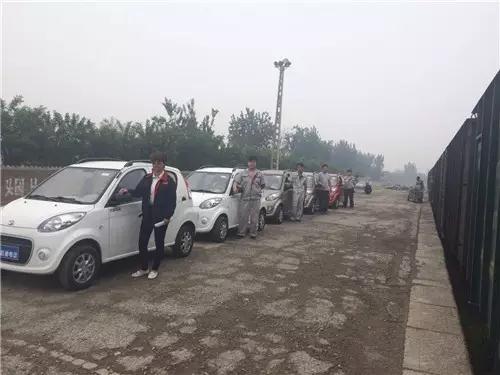 躍迪電動汽車鐵路運(yùn)輸裝車中