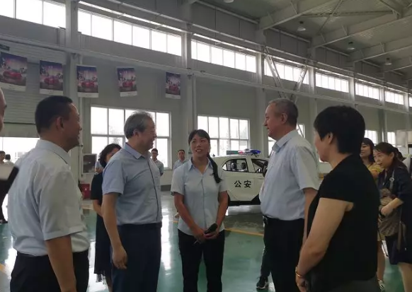 河北省政協(xié)副主席盧曉光，河北省委統(tǒng)戰(zhàn)部副部長、省工商聯(lián)黨組書記郭翠朵率調(diào)研組到躍迪集團(tuán)開展重點(diǎn)提案督辦調(diào)研