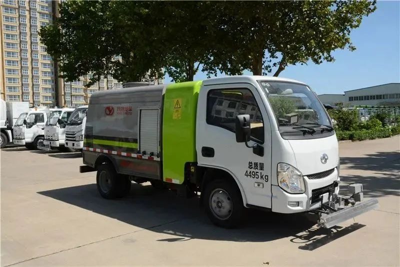 躍迪集團(tuán)新能源小型路面養(yǎng)護(hù)車(chē)--助力城市綠色發(fā)展