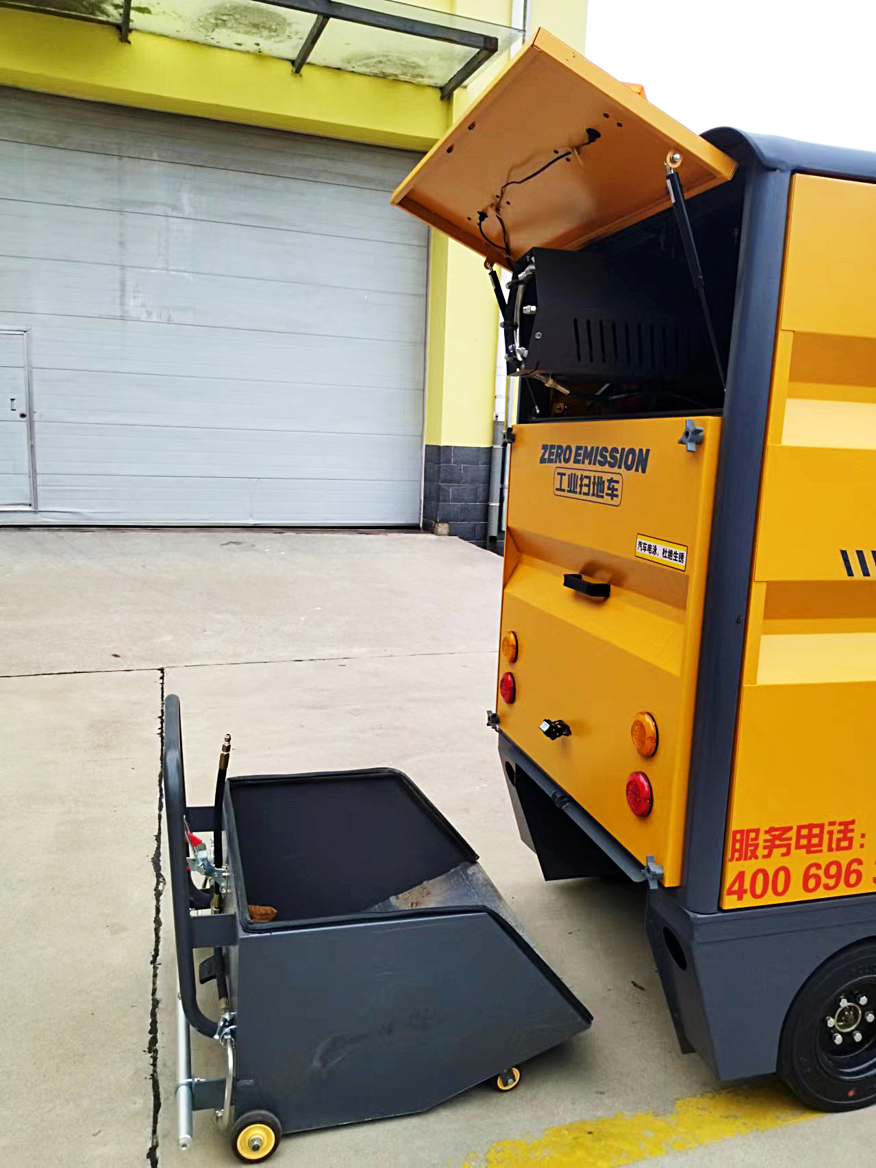 強力吸塵，高效清掃-躍迪小型清掃車