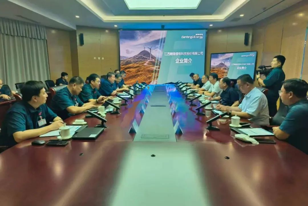 鋰業(yè)巨頭贛鋒鋰業(yè)董事長李良彬、躍迪集團董事長呂洪濤聯(lián)袂造訪中國重汽，與劉正濤董事長洽談新能源領域合作前景
