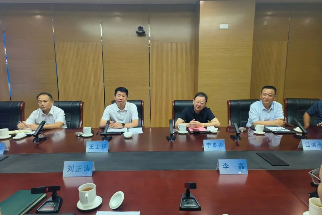 鋰業(yè)巨頭贛鋒鋰業(yè)董事長李良彬、躍迪集團董事長呂洪濤聯(lián)袂造訪中國重汽，與劉正濤董事長洽談新能源領域合作前景