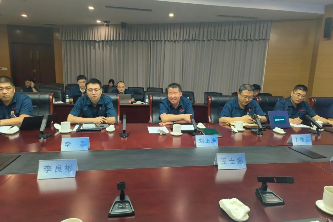 鋰業(yè)巨頭贛鋒鋰業(yè)董事長李良彬、躍迪集團董事長呂洪濤聯(lián)袂造訪中國重汽，與劉正濤董事長洽談新能源領域合作前景