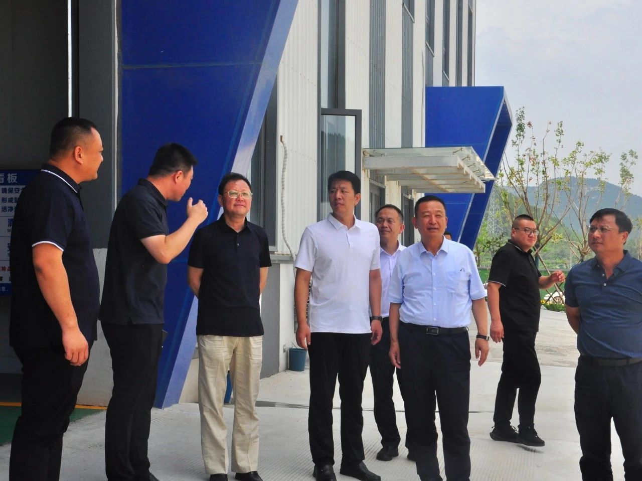贛鋒鋰業(yè)集團董事長李良彬蒞臨躍迪集團參觀指導